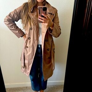 Knee length trenchcoat